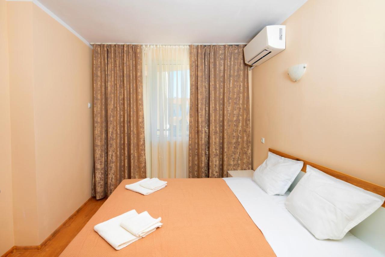 House With Garden Hotell Pomorie Exteriör bild