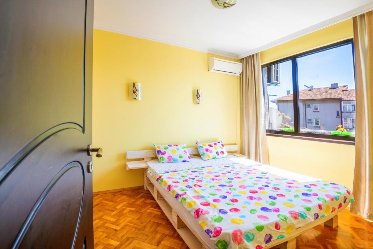 House With Garden Hotell Pomorie Exteriör bild