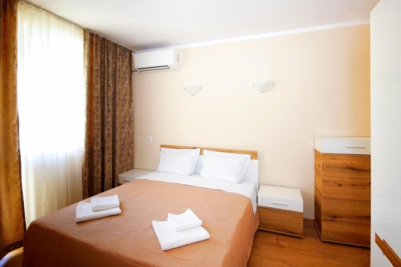 House With Garden Hotell Pomorie Exteriör bild