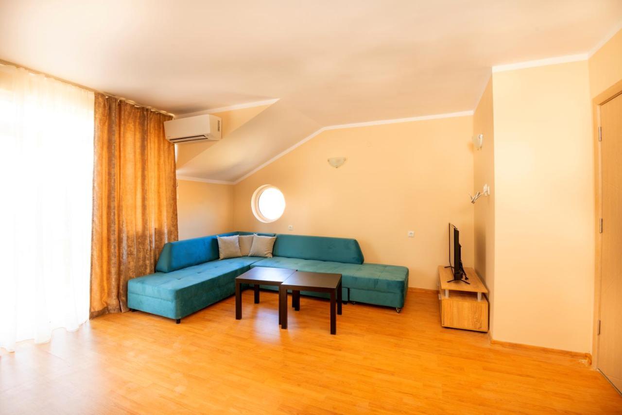 House With Garden Hotell Pomorie Exteriör bild