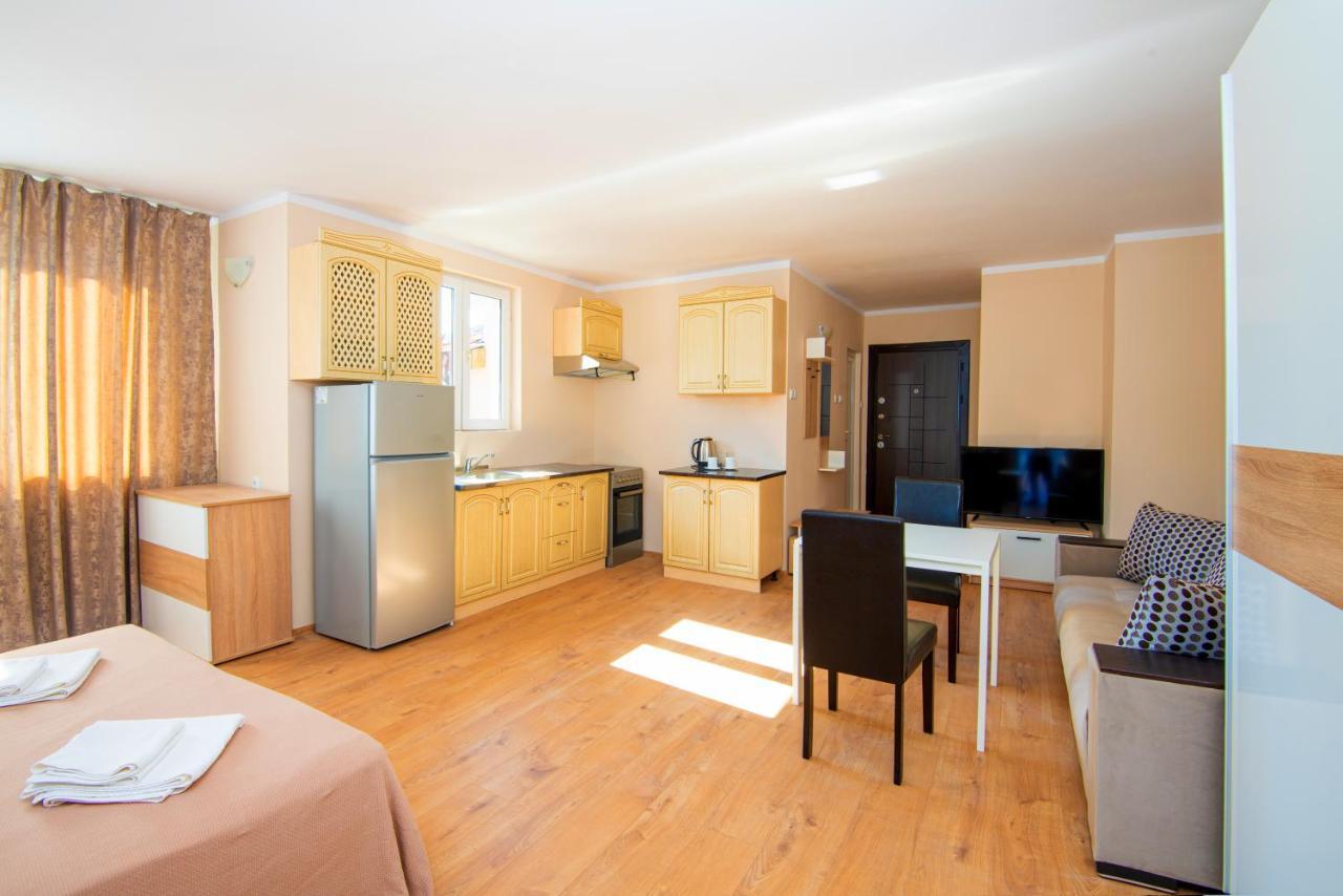 House With Garden Hotell Pomorie Exteriör bild