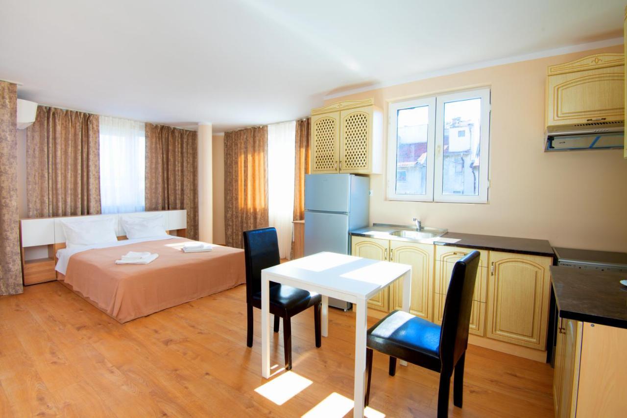 House With Garden Hotell Pomorie Exteriör bild