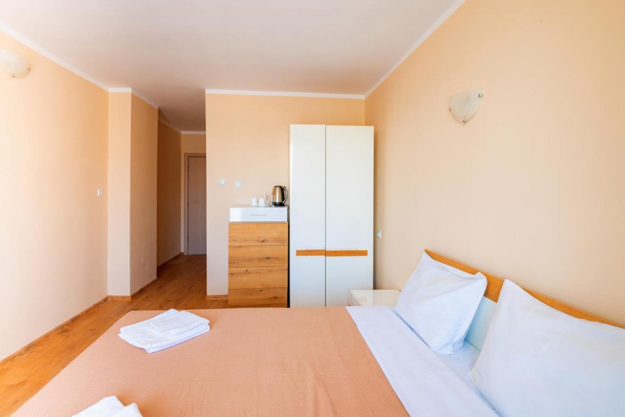 House With Garden Hotell Pomorie Exteriör bild