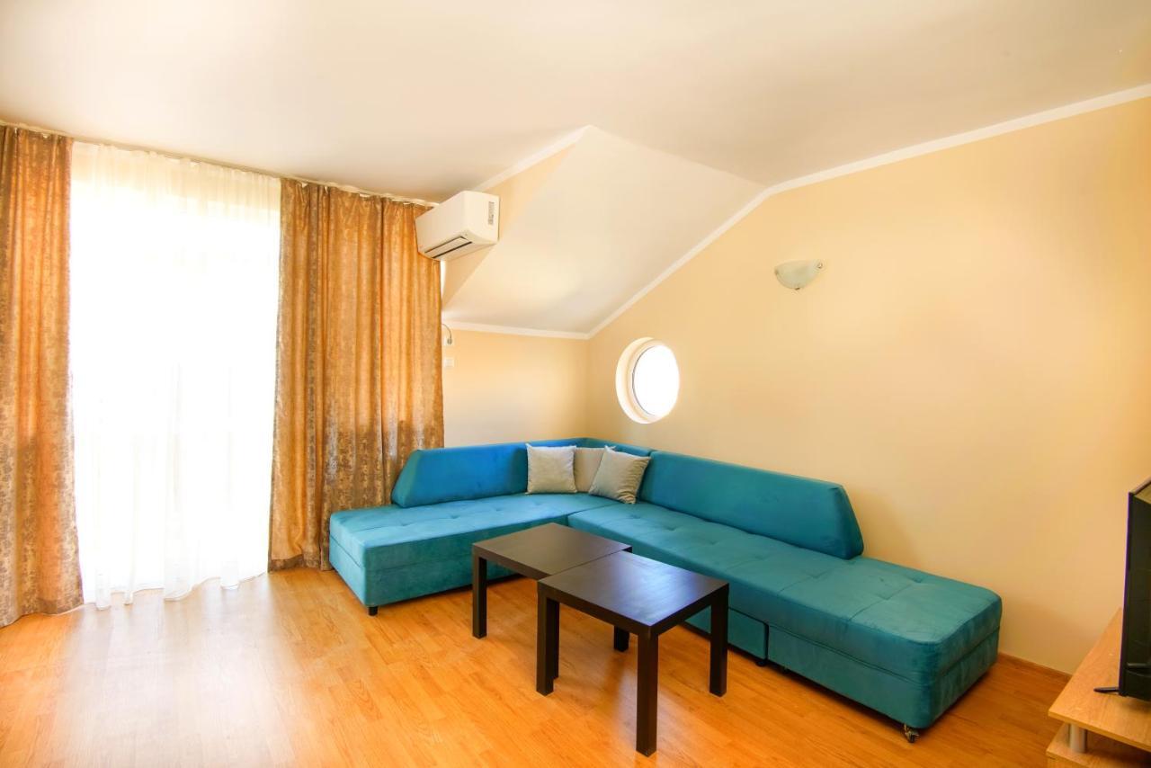 House With Garden Hotell Pomorie Exteriör bild