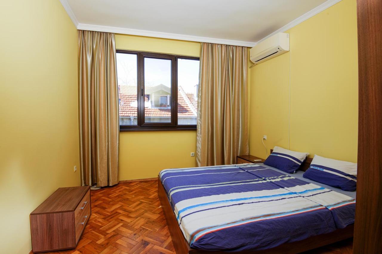 House With Garden Hotell Pomorie Exteriör bild