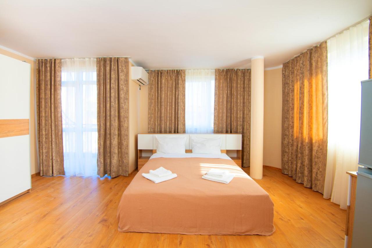House With Garden Hotell Pomorie Exteriör bild